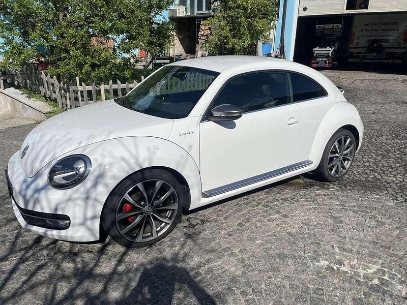 Usata VW Beetle 140 CV (102 kW) 2014 Bianco Utilitaria