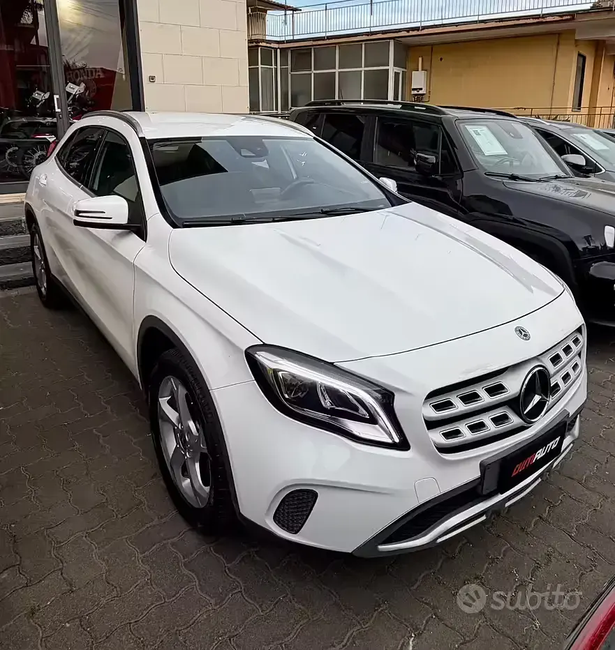 Usata Mercedes GLA180 109 CV (80 kW) 2018 Bianco SUV