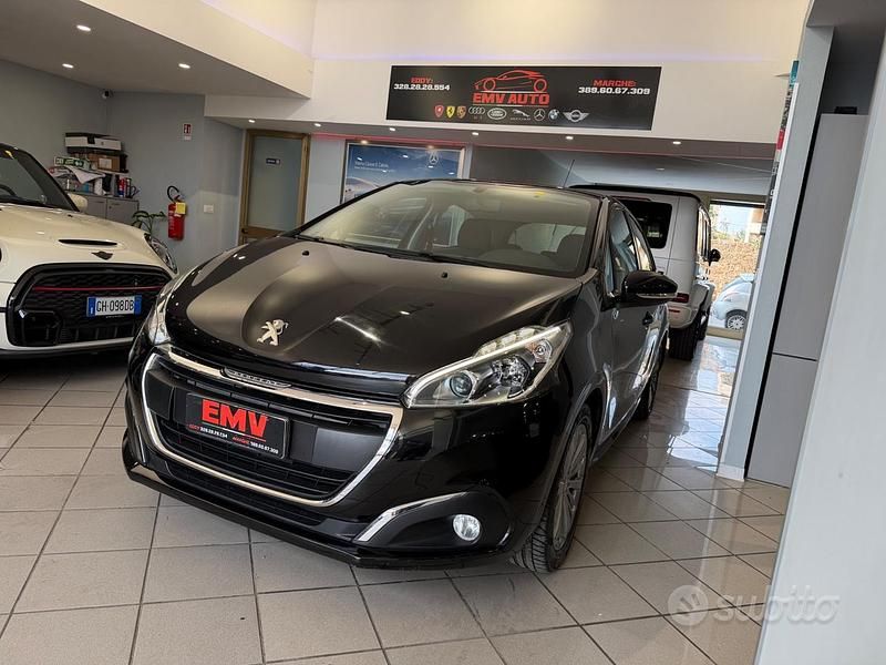 Usata Peugeot 208 Allure 82 CV (60 kW) 2017 Nero Utilitaria