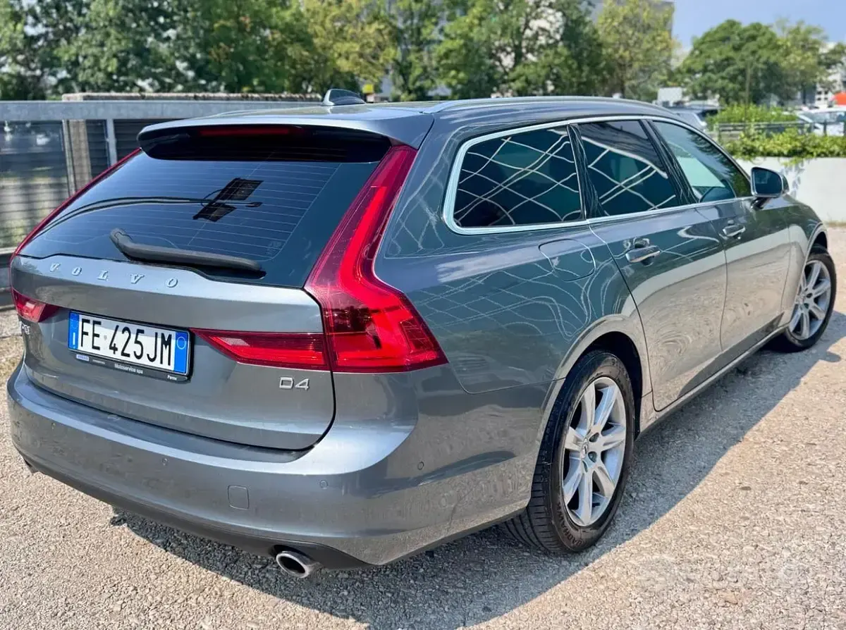 Usata Volvo V90 Momentum 190 CV (139 kW) 2017 Grigio Station wagon