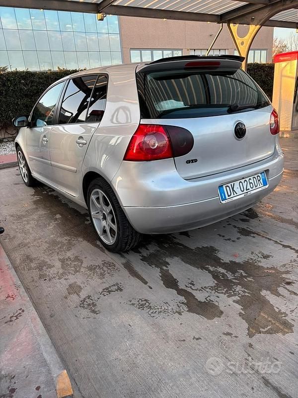 Usata VW Golf IV Trendline 105 CV (77 kW) 2003 Berlina