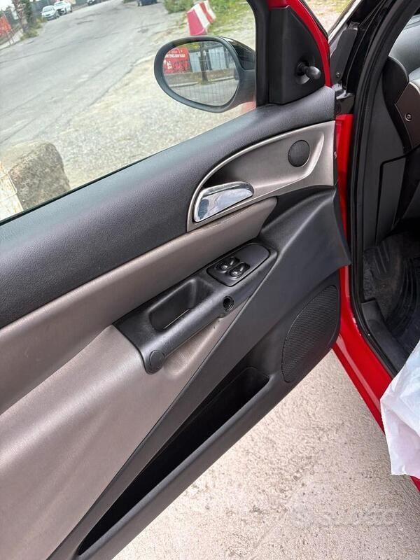 Usata Lancia Ypsilon 69 CV (50 kW) 2004 Rosso Utilitaria