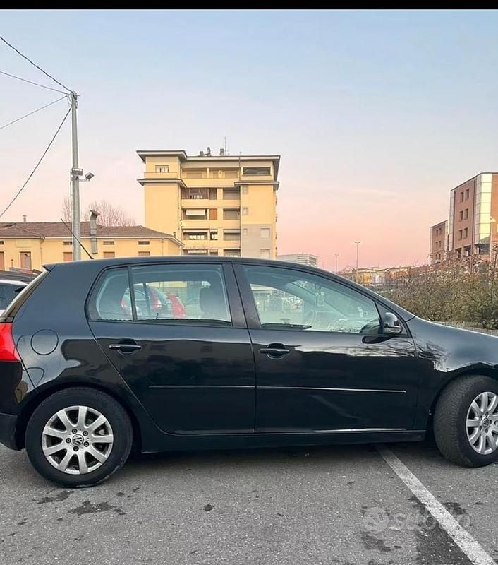 Usata VW Golf VI 102 CV (75 kW) 2009 Nero Utilitaria