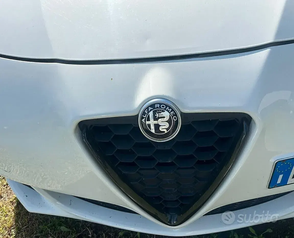 Usata Alfa Romeo Giulietta Progression 105 CV (77 kW) 2011 Bianco Utilitaria