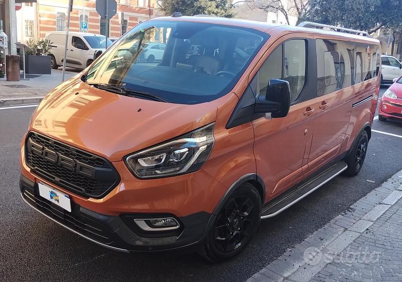 Usata Ford Tourneo Active 170 CV (125 kW) 2022 Arancione Monovolume