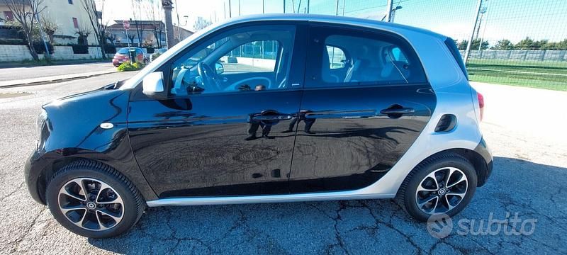 Usata Smart ForFour 70 CV (51 kW) 2015 Bianco Utilitaria
