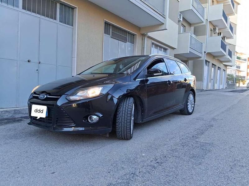 Usata Ford Focus Style 120 CV (88 kW) 2011 Nero Station wagon