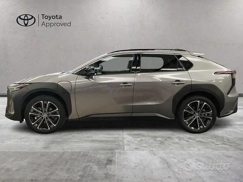 Usata Toyota bZ4X Edition 160 kW (218 CV) 2023 Argento SUV