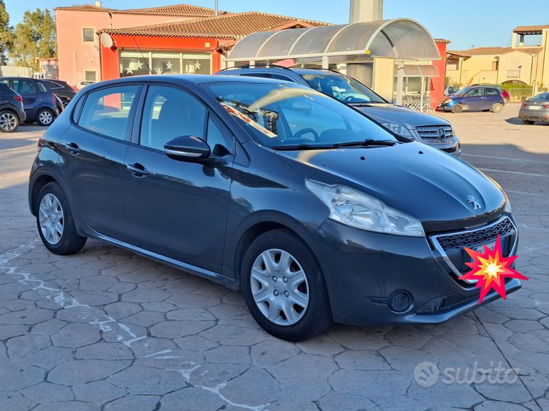 Usata Peugeot 208 Active 82 CV (60 kW) 2014 Grigio Utilitaria