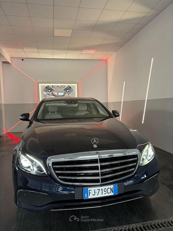 Usata Mercedes E220 194 CV (142 kW) 2017 Blu Berlina
