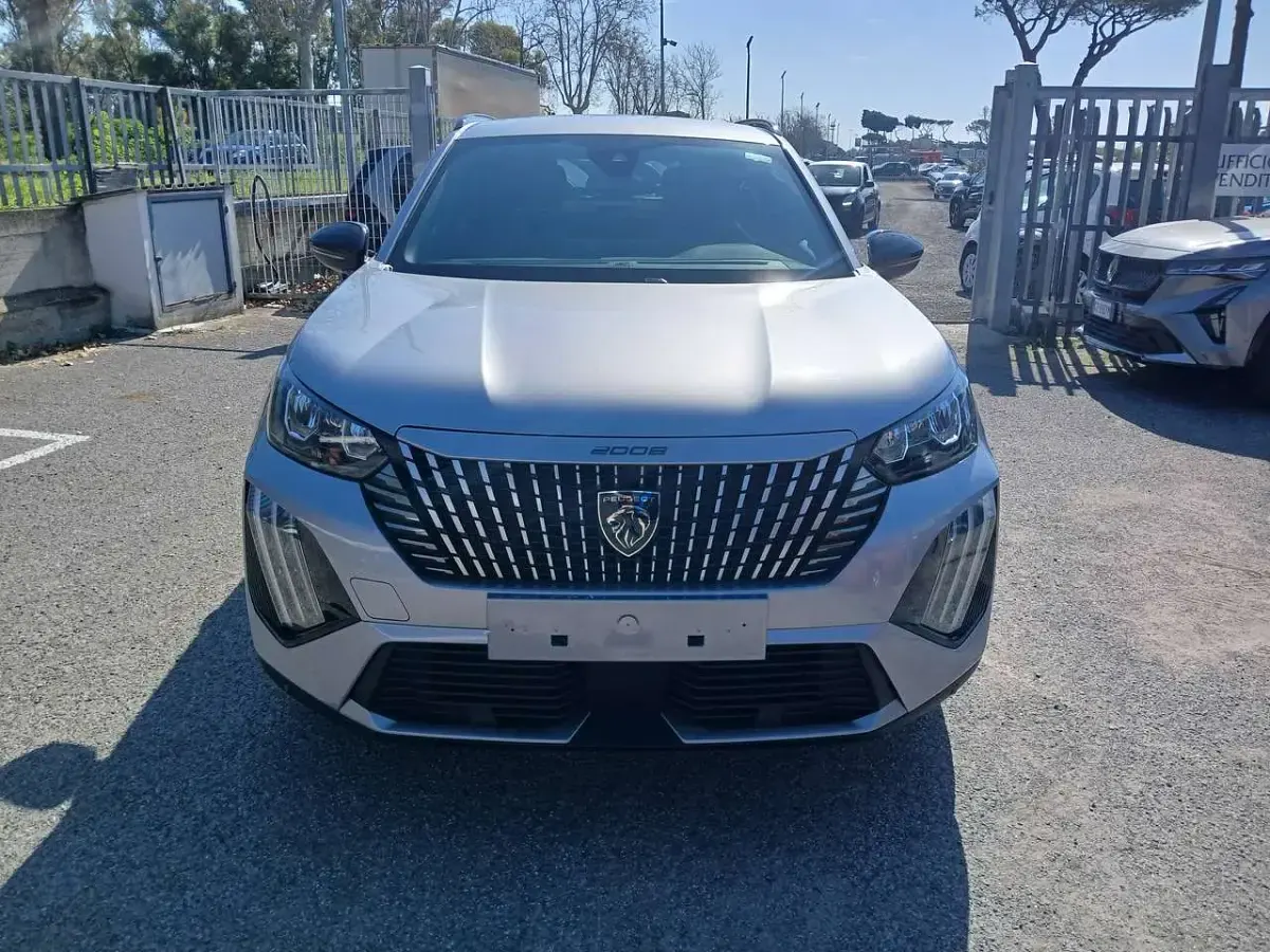 Usata Peugeot 2008 Active 101 CV (74 kW) 2024 Grigio SUV