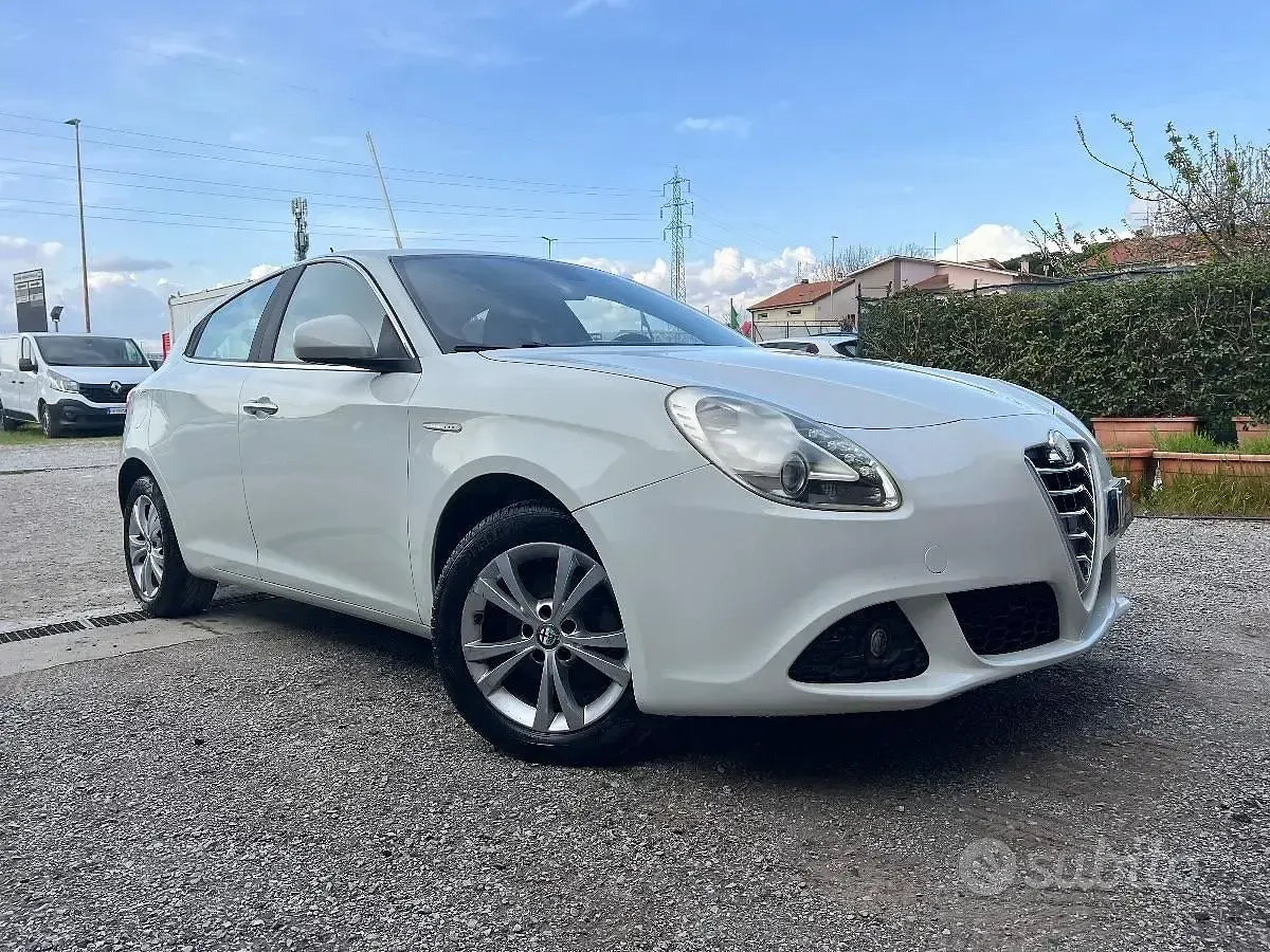 Usata Alfa Romeo Giulietta Business 105 CV (77 kW) 2013 Bianco Utilitaria