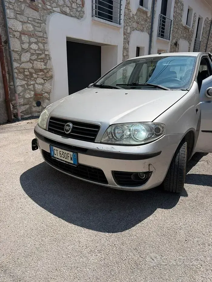 Usata Fiat Punto 69 CV (50 kW) 2005 Grigio Utilitaria