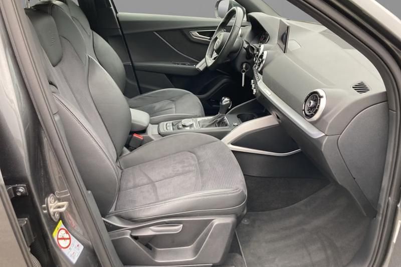 Usata Audi Q2 S-Line 116 CV (85 kW) 2023 Grigio metallizzato SUV