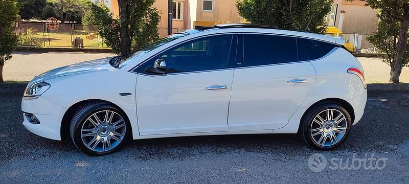 Usata Lancia Delta 120 CV (88 kW) 2014 Bianco Utilitaria