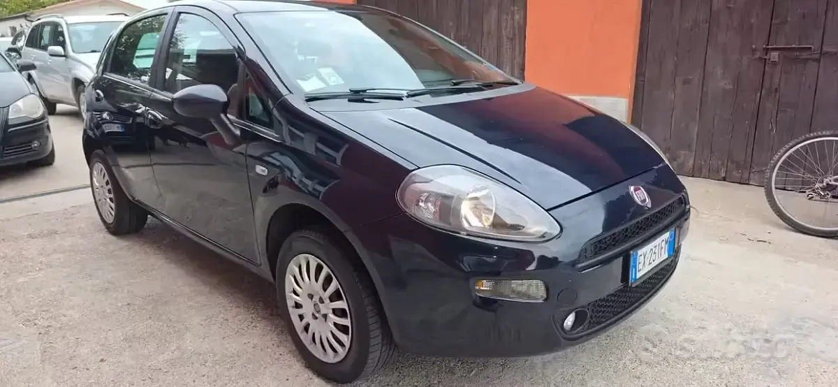 Usata Fiat Punto Lounge 77 CV (56 kW) 2014 Nero Utilitaria