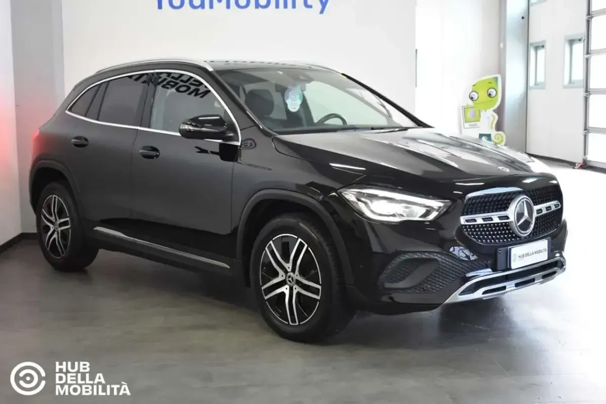 Usata Mercedes GLA200 150 CV (110 kW) 2022 Nero SUV