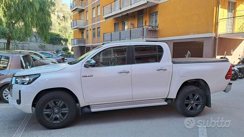 Bianco Usata 2020 Toyota HiLux Executive Pick-up | 37.000 € (Cara) - Immagine 1/4