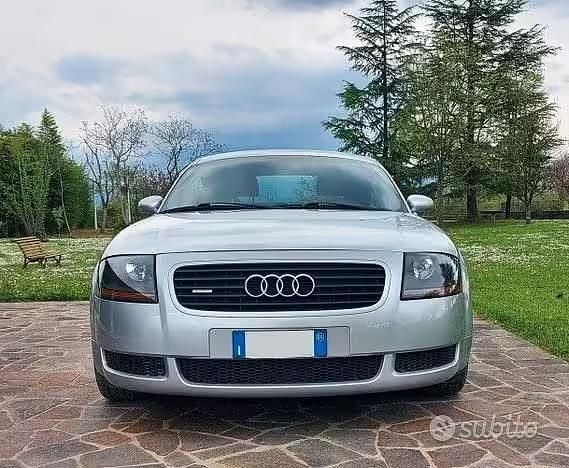 Begagnad Audi TT 225 HK (165 kW) 2001 Grå Sportkupé