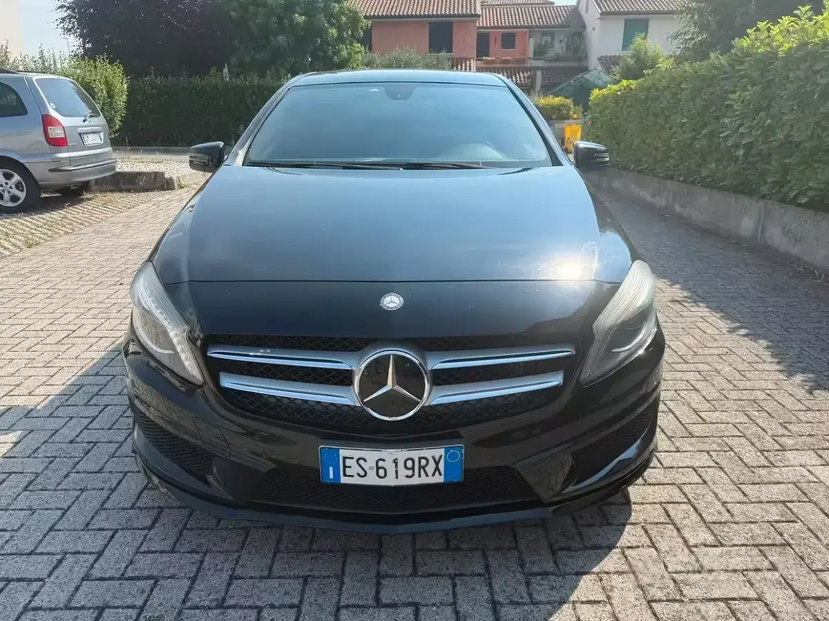 Usata Mercedes A180 Premium 109 CV (80 kW) 2013 Nero Utilitaria