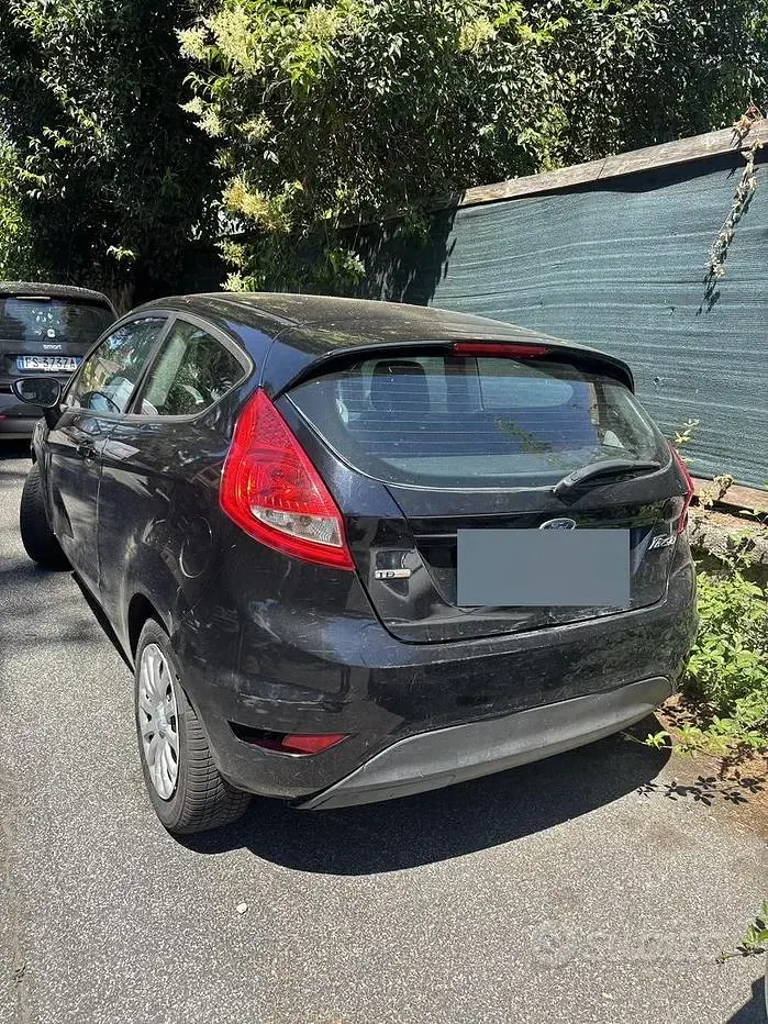 Usata Ford Fiesta 68 CV (50 kW) 2010 Nero Berlina