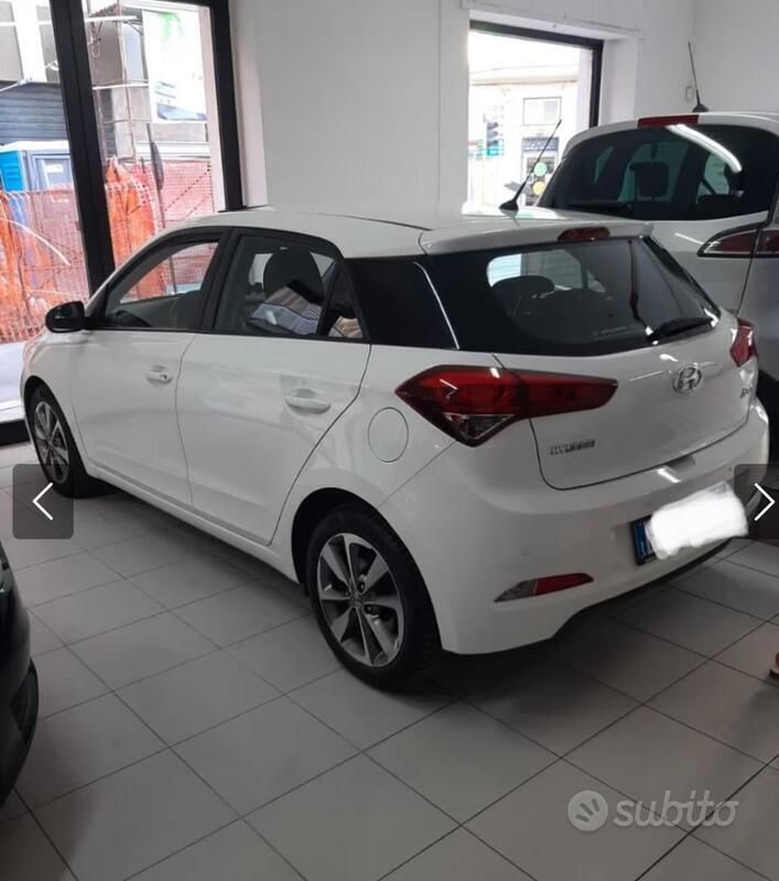 Usata Hyundai i20 75 CV (55 kW) 2017 Bianco Utilitaria