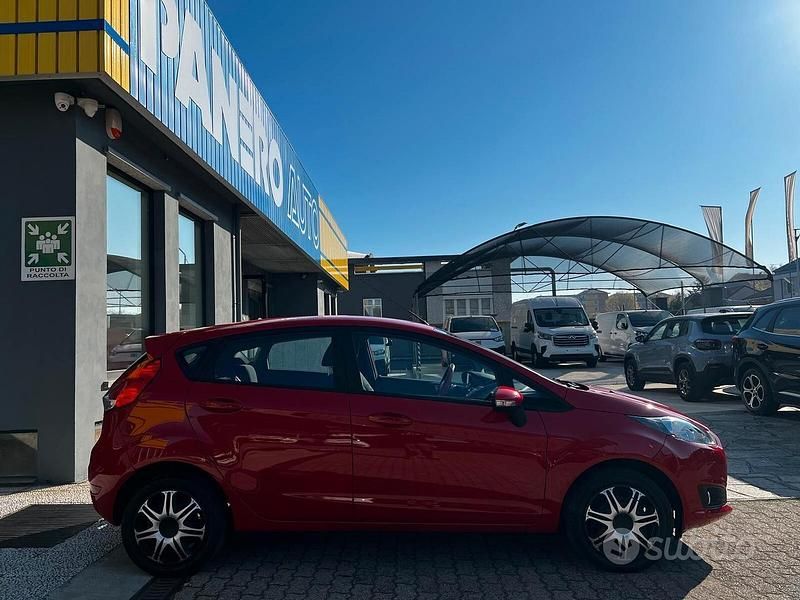 Usata Ford Fiesta Titanium 95 CV (69 kW) 2017 Rosso Berlina