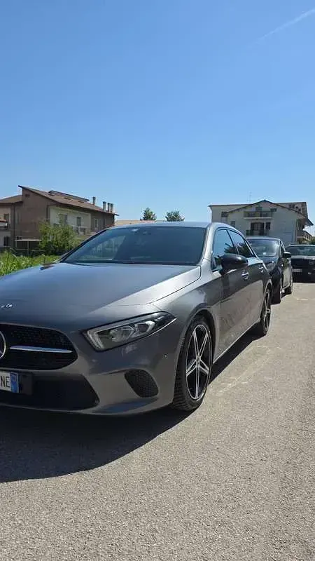Usata Mercedes A180 Executive 116 CV (85 kW) 2019 Grigio Berlina