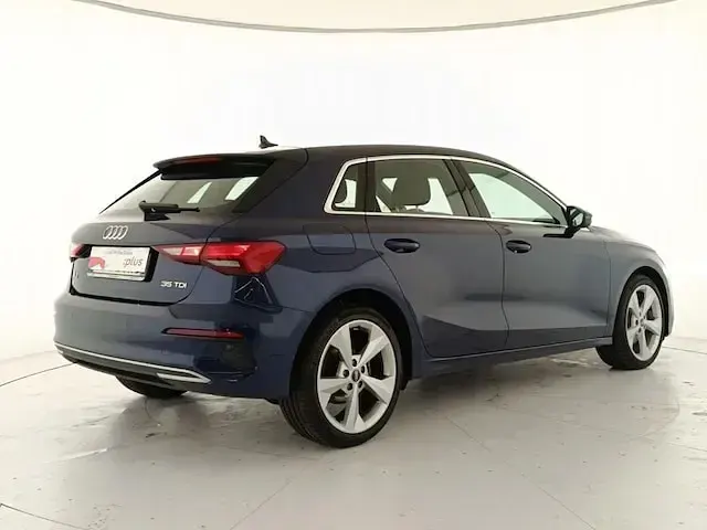 Usata Audi A3 Advanced Plus 150 CV (110 kW) 2021 Blu navarra metallizzato Berlina