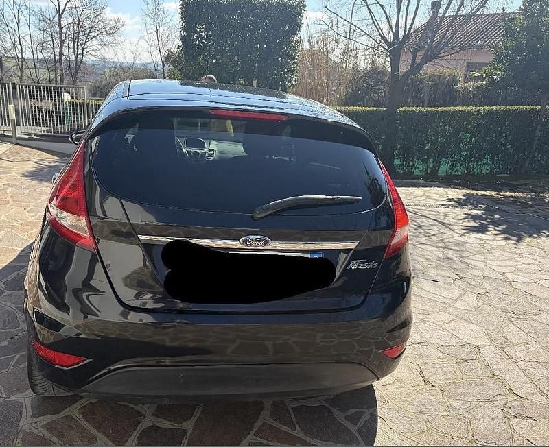 Usata Ford Fiesta 70 CV (51 kW) 2010 Nero Utilitaria