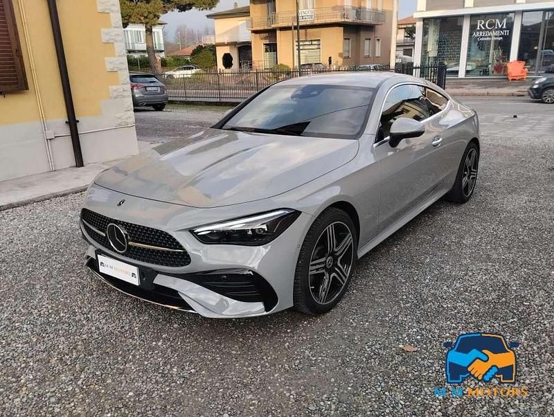 Grigio Usata 2024 Mercedes 200 AMG Line Premium Coupé | 57.990 € - Immagine 1/4