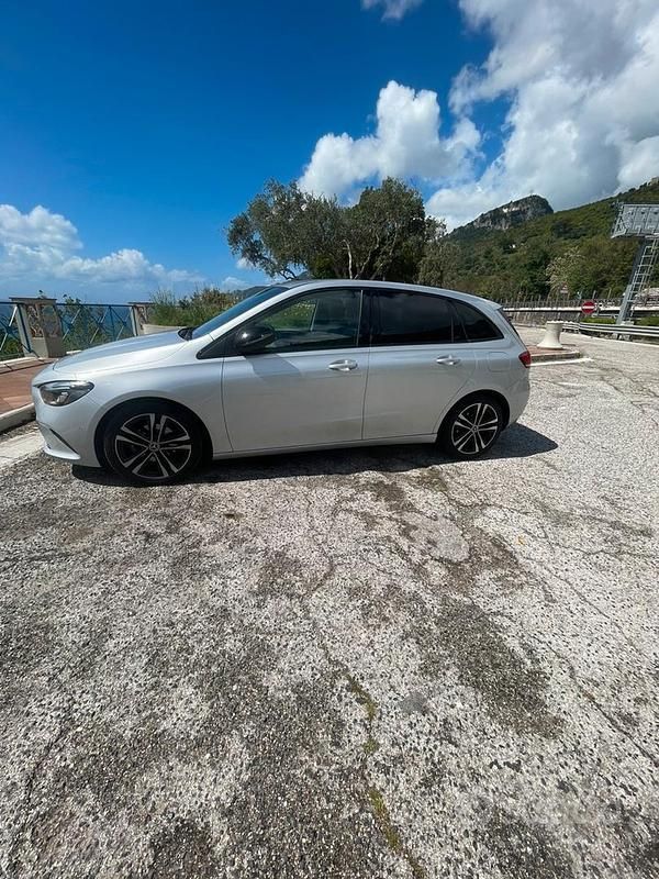 Usata Mercedes B180 136 CV (100 kW) 2019 Grigio Utilitaria