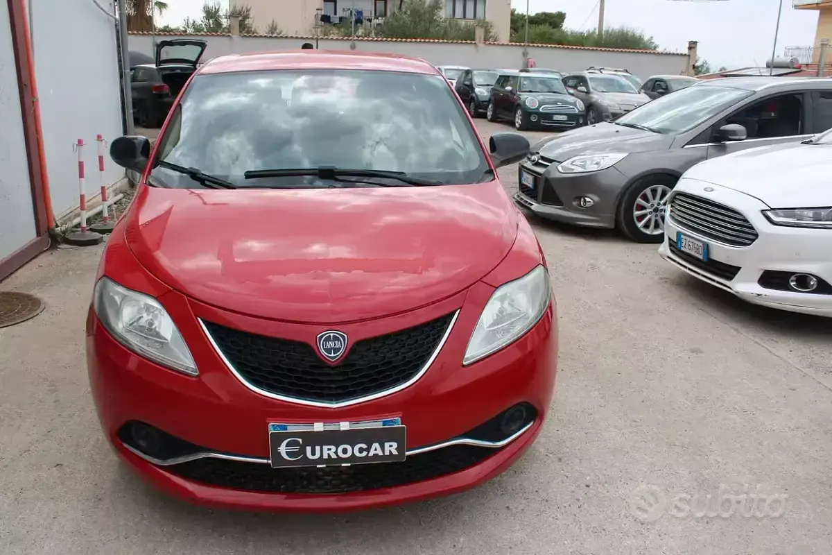 Usata Lancia Ypsilon Gold 95 CV (69 kW) 2017 Rosso Utilitaria