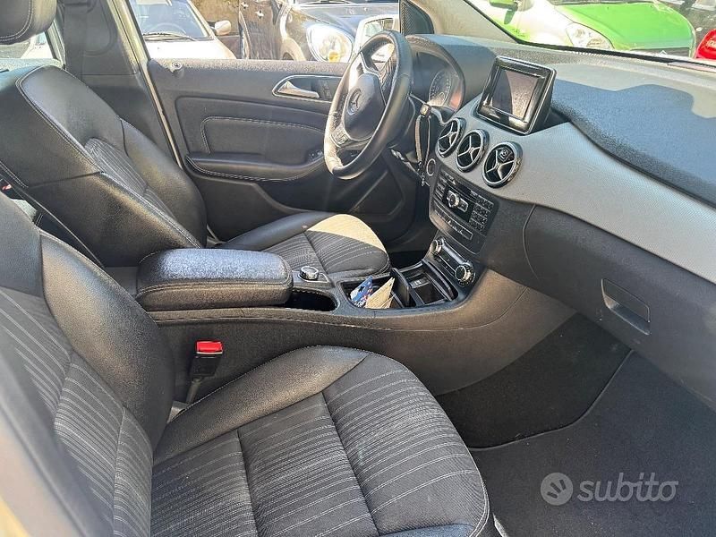Käytetty Mercedes B200 Premium 156 HP (114 kW) 2014 Valkoinen Tila-auto