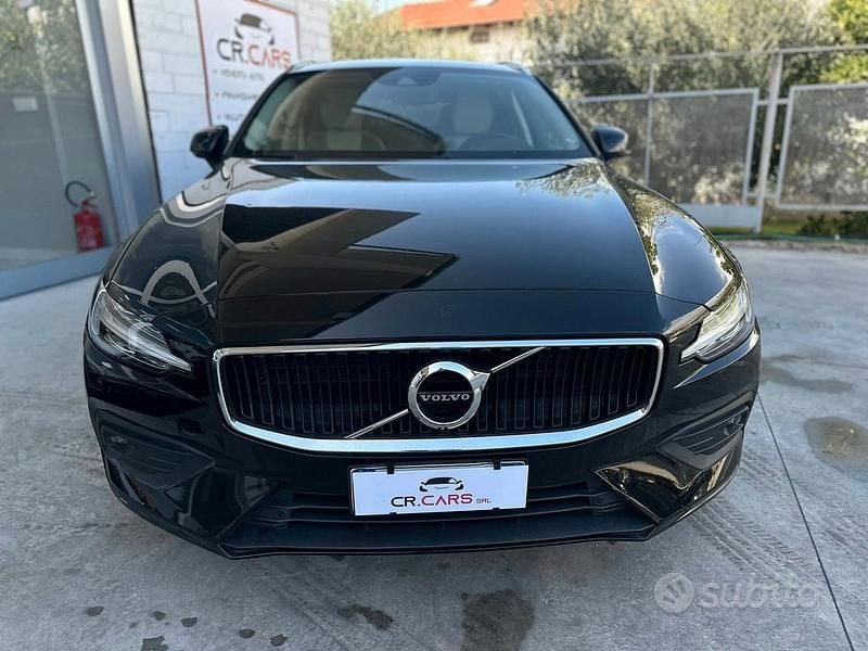 Usata Volvo V60 Business Edition 150 CV (110 kW) 2020 Nero Station wagon