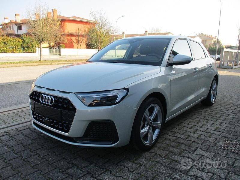 Begagnad Audi A1 Business 115 HK (84 kW) 2025 Grå SUV