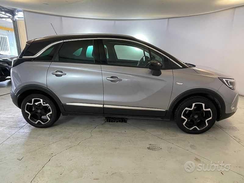Usata Opel Crossland Ultimate 120 CV (88 kW) 2021 Grigio aluminio SUV