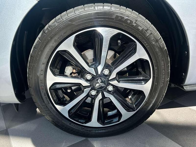 Usata Mitsubishi Space Star Invite 71 CV (52 kW) 2022 Argento metallizzato Utilitaria