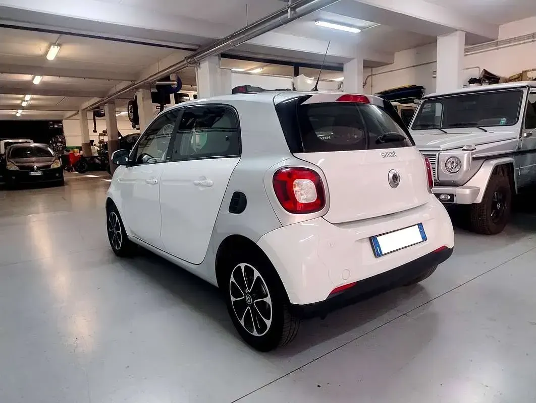 Usata Smart ForFour Passion 71 CV (52 kW) 2016 Bianco Utilitaria