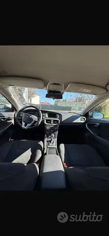 Usata Volvo V40 120 CV (88 kW) 2016 Grigio Berlina