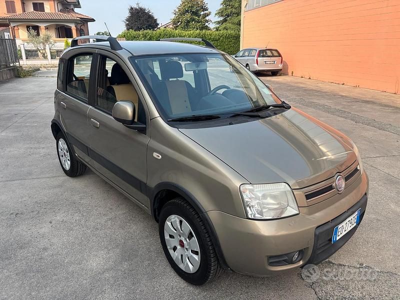 Usata Fiat Panda Active 77 CV (56 kW) 2010 Grigio Utilitaria