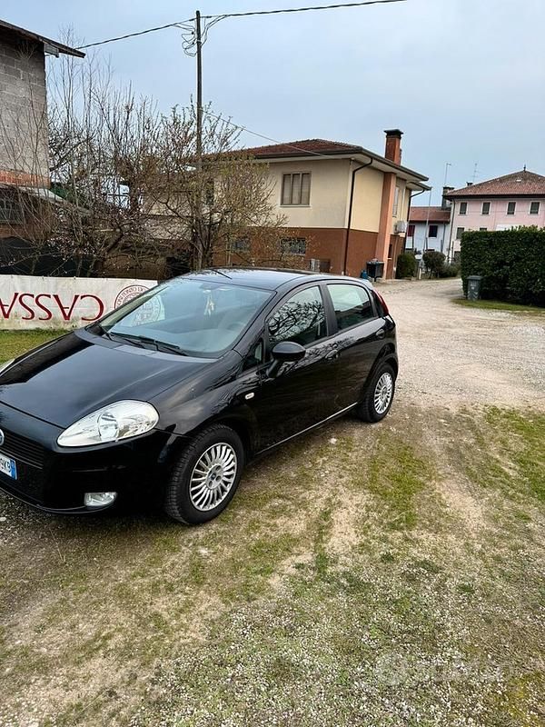 Usata Fiat Grande Punto Dynamic 95 CV (69 kW) 2006 Nero Utilitaria