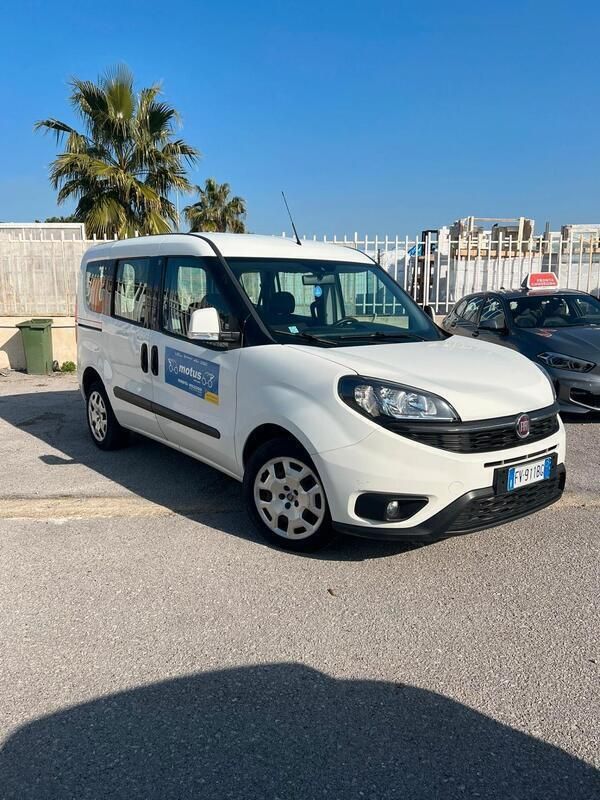 Usata Fiat Doblò Lounge 104 CV (76 kW) 2019 Bianco Monovolume