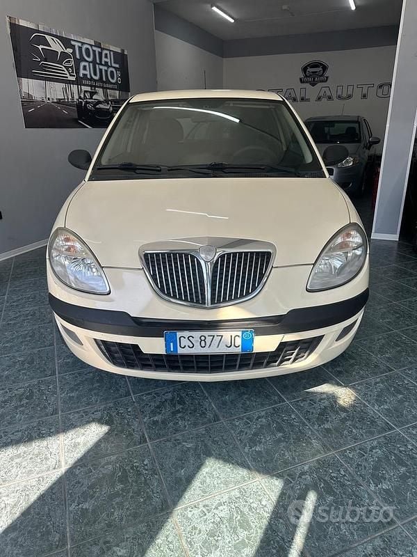 Usata Lancia Ypsilon 59 CV (43 kW) 2005 Bianco Utilitaria