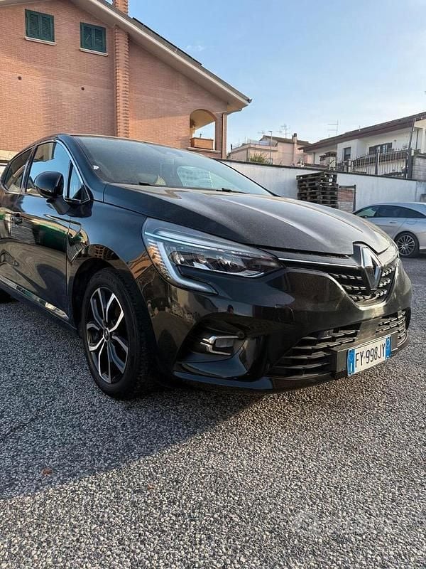 Używany Renault Clio V Intens 101 KM (74 kW) 2019 Czarny Sedan/Limuzyna