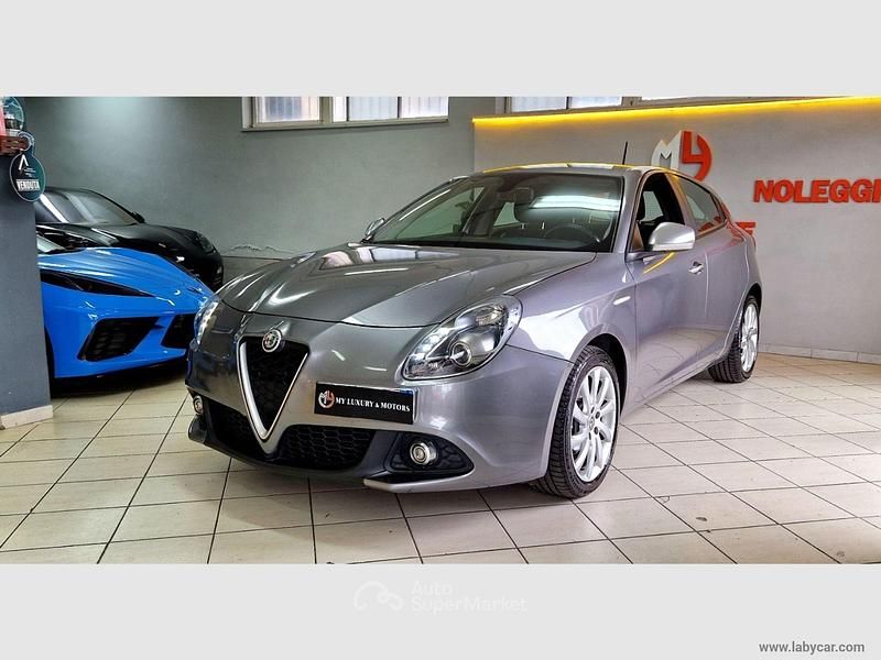 Usata Alfa Romeo Giulietta Distinctive 120 CV (88 kW) 2017 Grigio Utilitaria