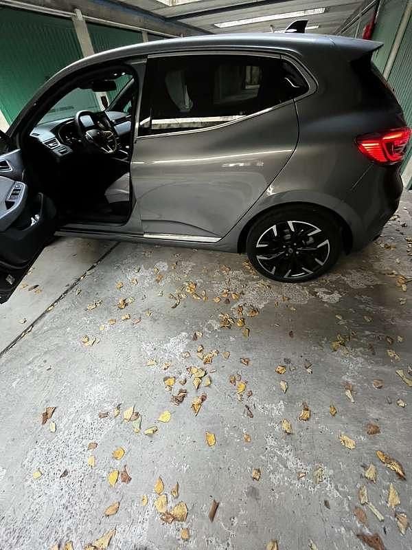 Usata Renault Clio V 101 CV (74 kW) 2024 Grigio Berlina