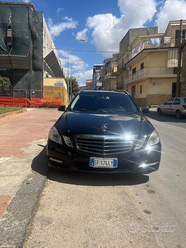Nero Usata 2010 Mercedes E220 Station wagon | 7000 € - Immagine 1/4