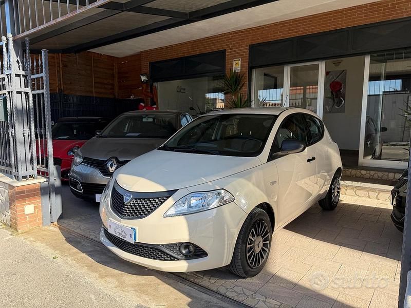 Usata 2019 Lancia Ypsilon S Due volumi | 8800 € (Ottimo prezzo) - Immagine 1/4
