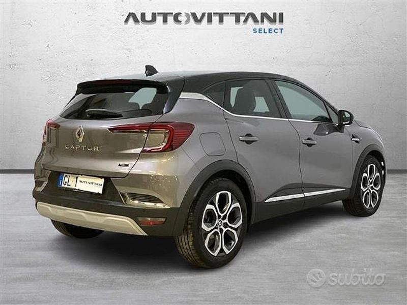 Usata Renault Captur Techno 145 CV (106 kW) 2022 Grigio SUV